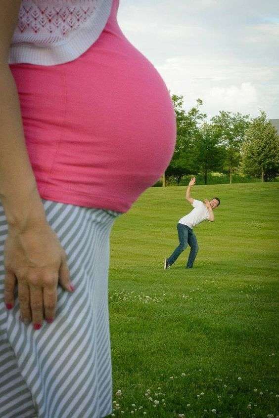 Foto divertente della gravidanza