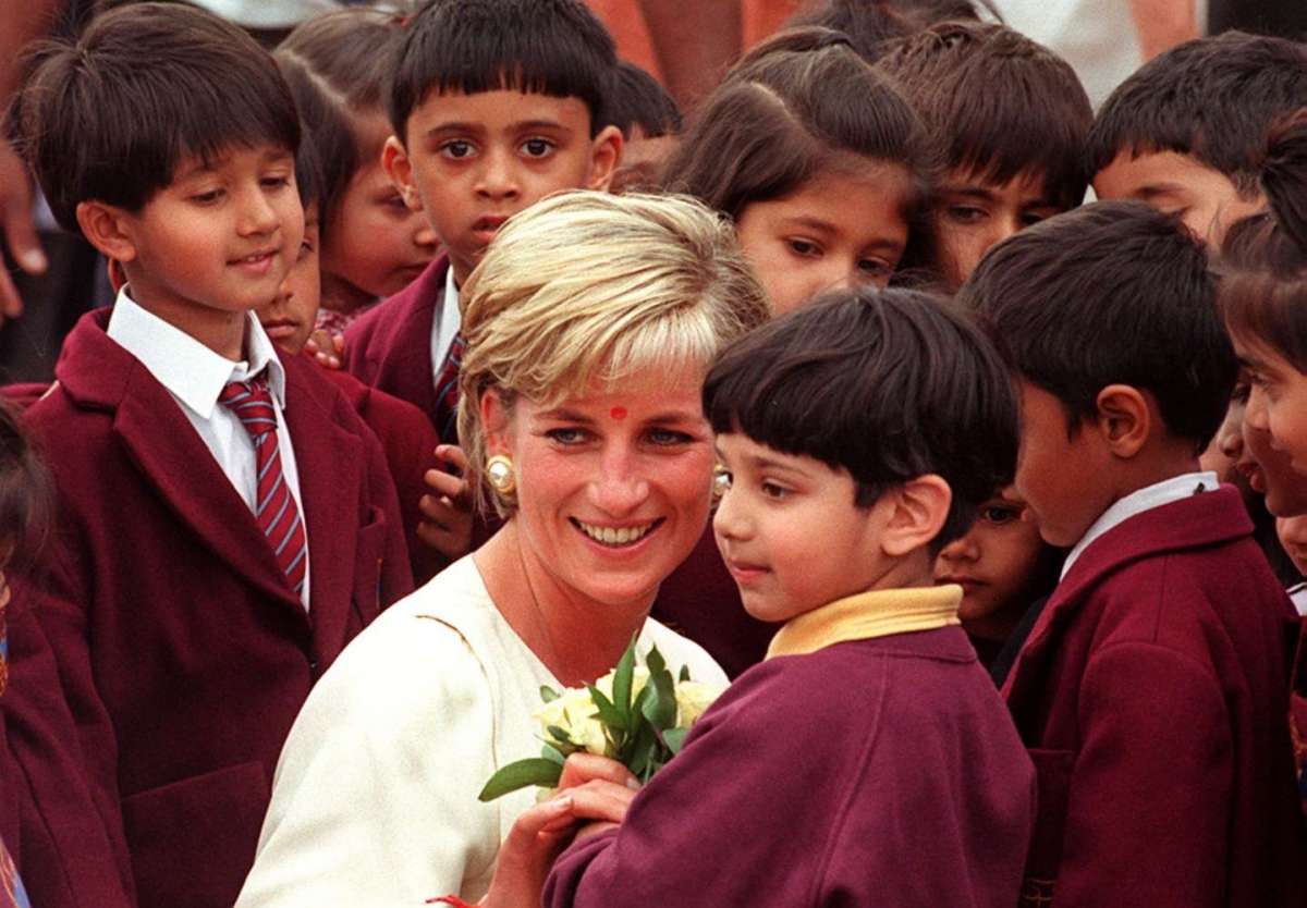 Lady Diana, la principessa del popolo che cambiò la storia dei reali inglesi