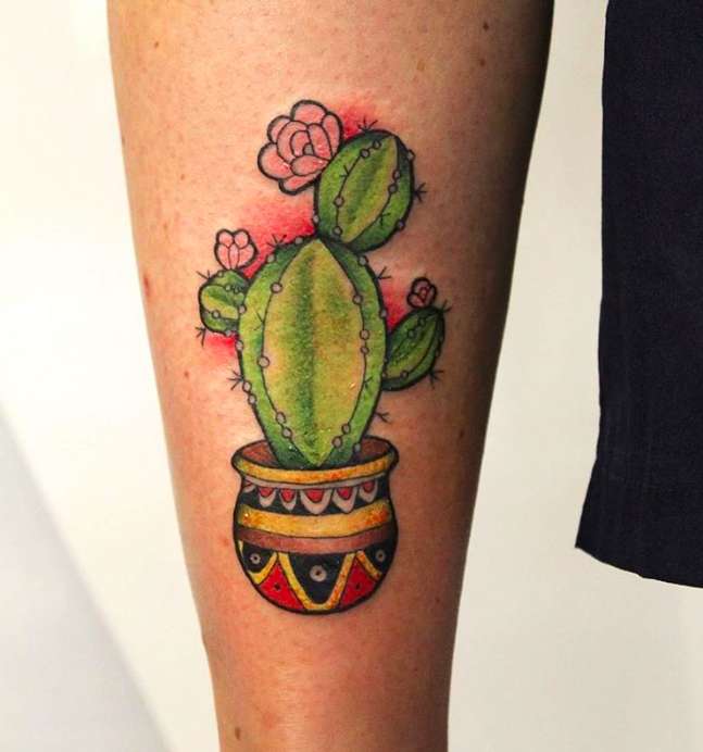Tatuaggio cactus in un vaso