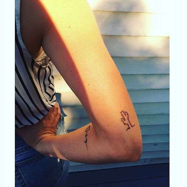 Tatuaggio cactus stilizzato sul braccio