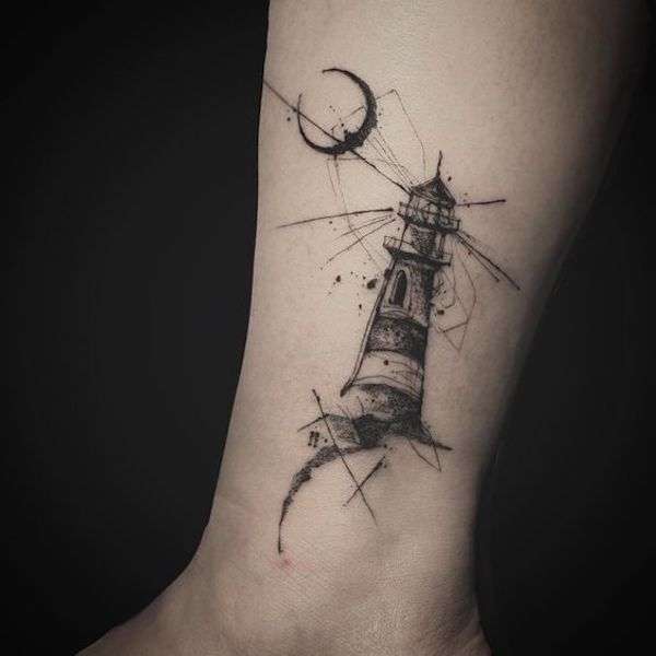 Tatuaggio con faro marino sulla gamba