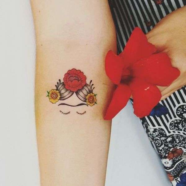 Tatuaggio Frida Kahlo con cactus