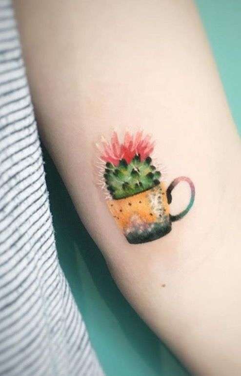 Tatuaggio piccolo con cactus colorato