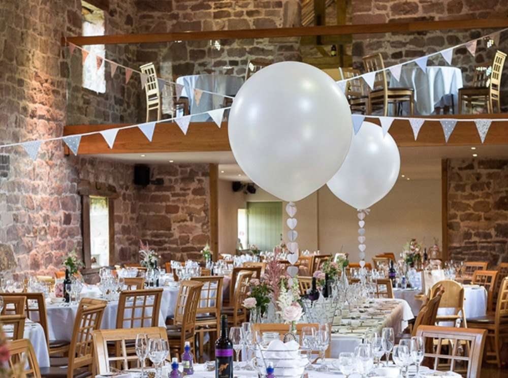 Centrotavola con palloncini per il matrimonio