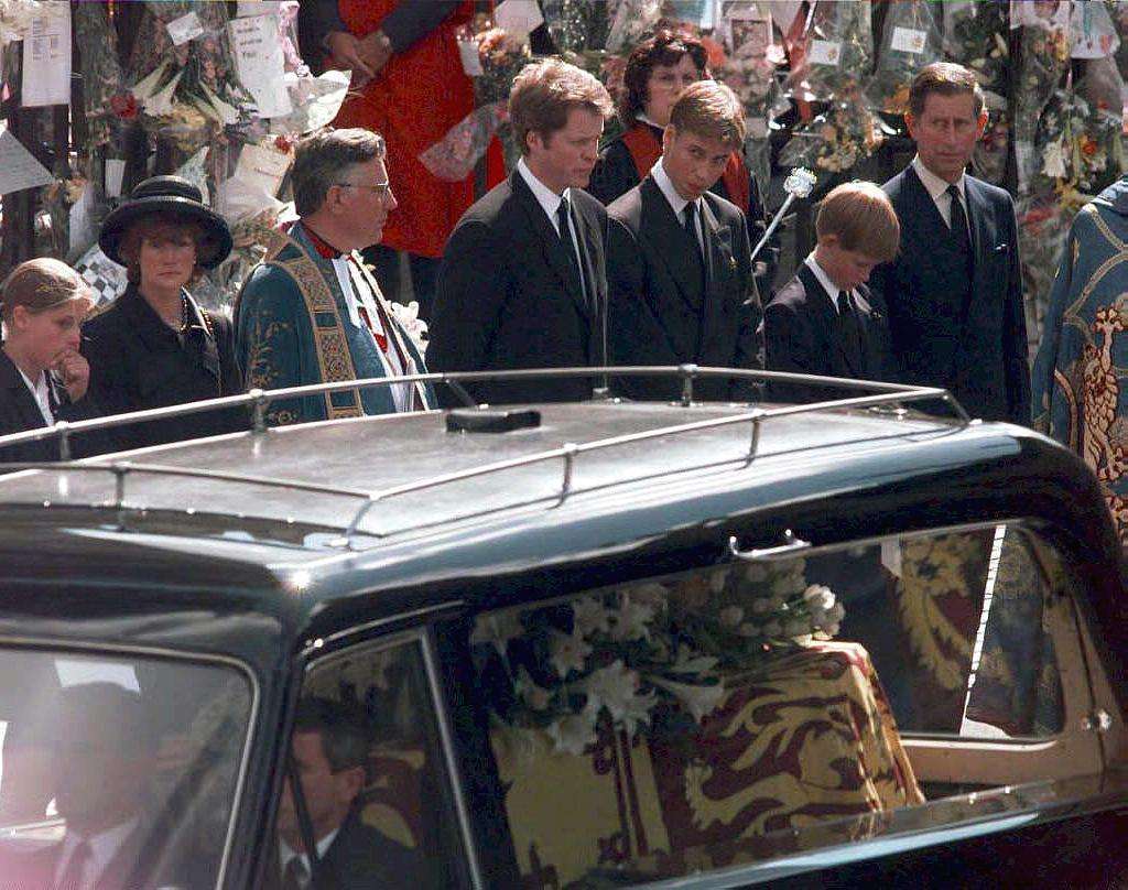 William e Harry d'Inghilterra al funerale della madre