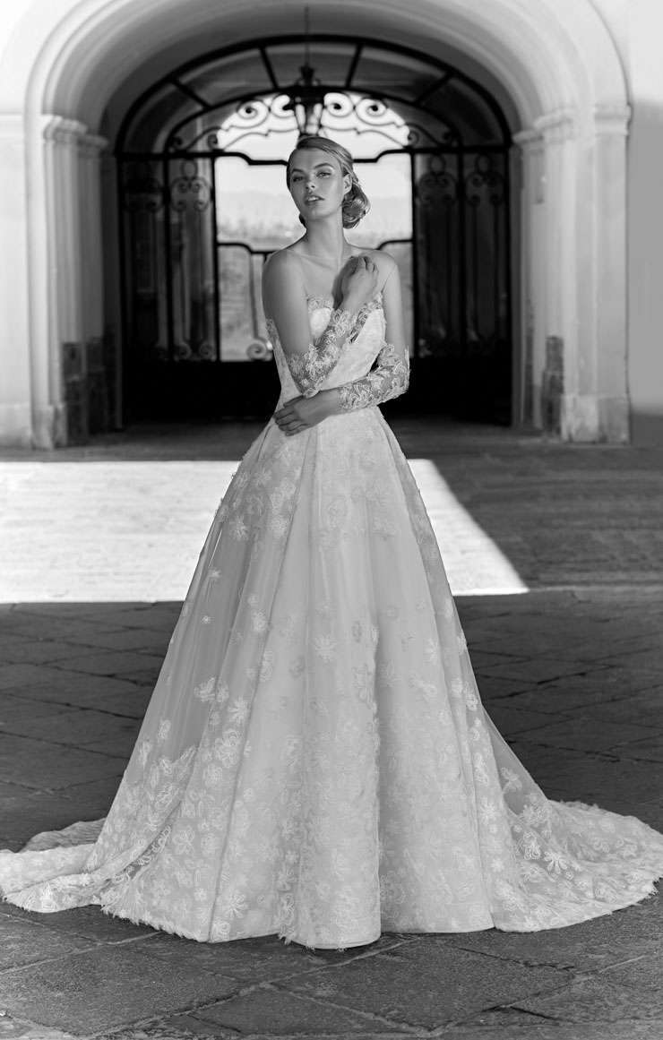 Abito da sposa in pizzo Enzo Miccio