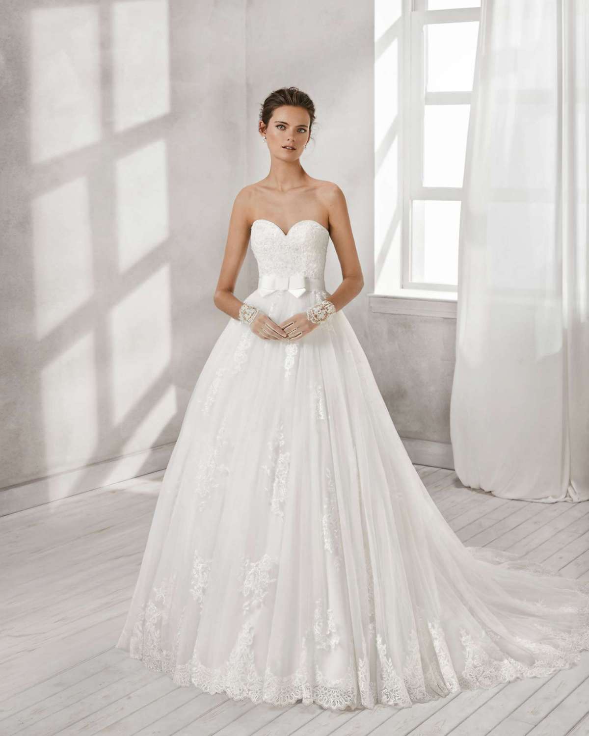 Abito in pizzo e tulle Luna Novias