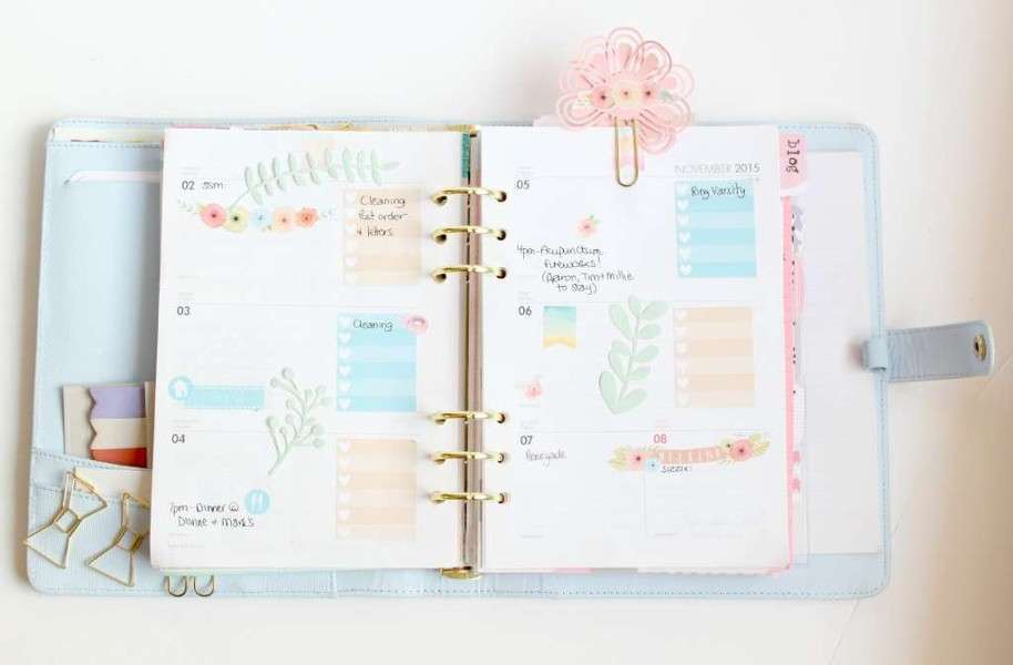 Agenda da decorare con graffette