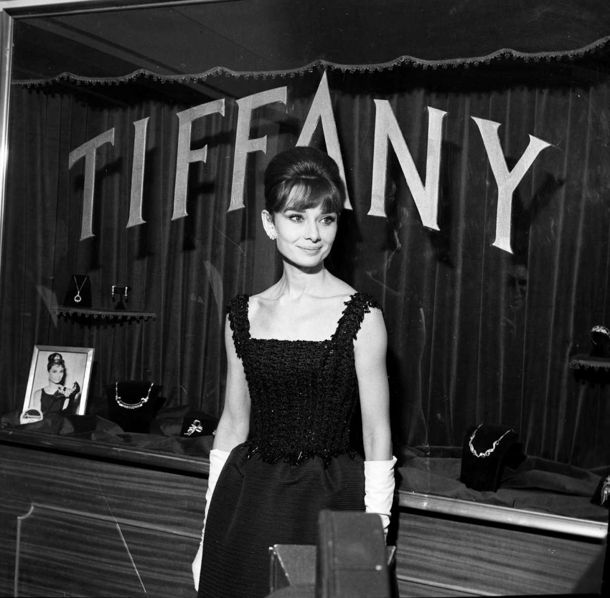 Audrey Hepburn alla premiere di Colazione da Tiffany