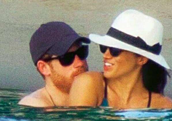 Harry e Meghan in piscina