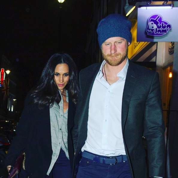 Harry e Meghan paparazzati