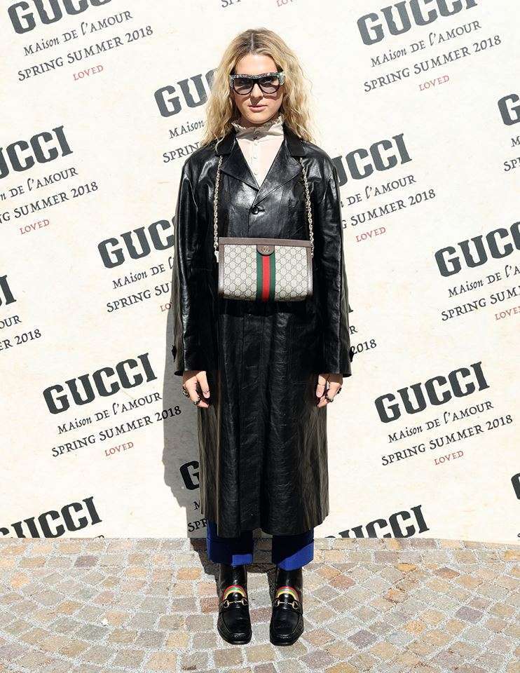 La modella Hari Nef alla sfilata di Gucci