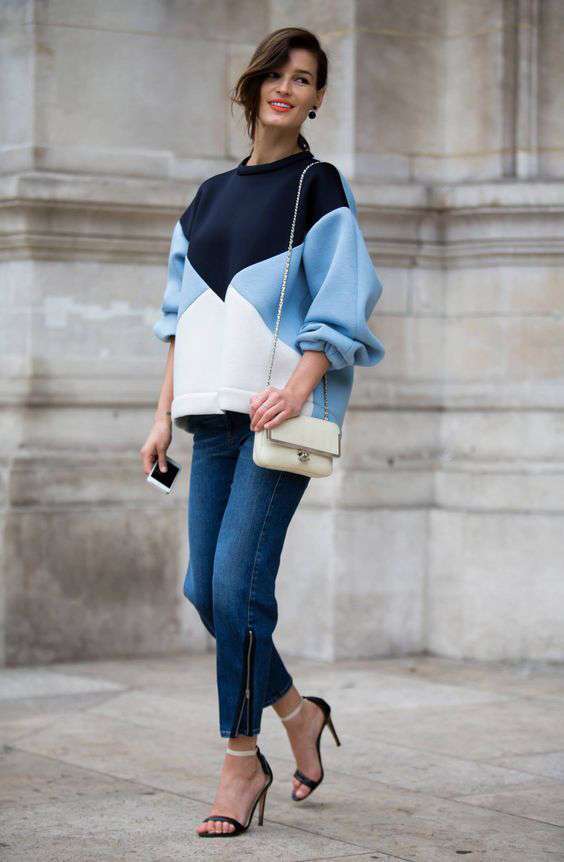 Look con felpa oversize femminile