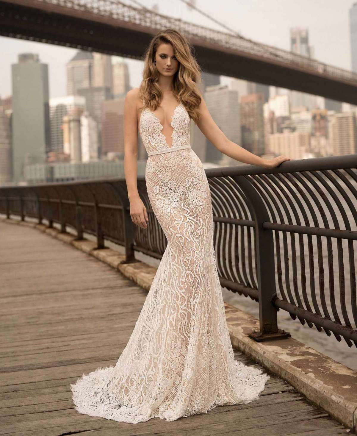 Abito da sposa in pizzo a sirena Berta