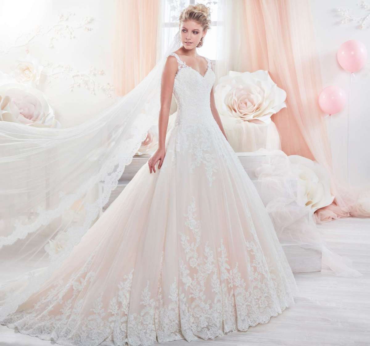 Abito da sposa rosa in pizzo Colet