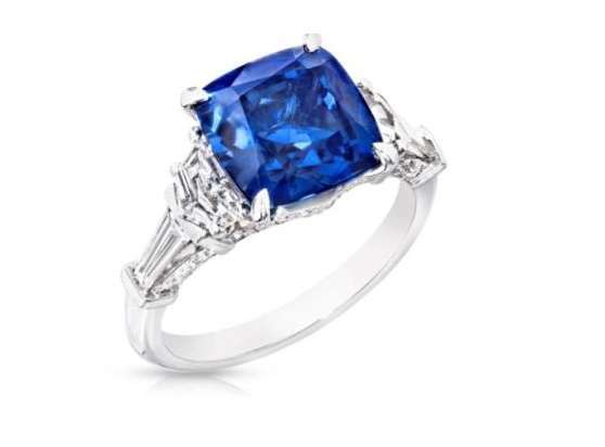 Anello di fidanzamento con zaffiro blu da 5 carati Fabergé