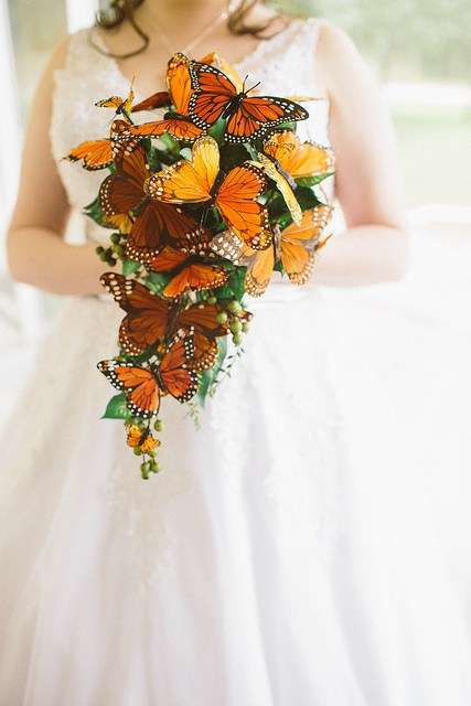 Bouquet da sposa con farfalle arancio
