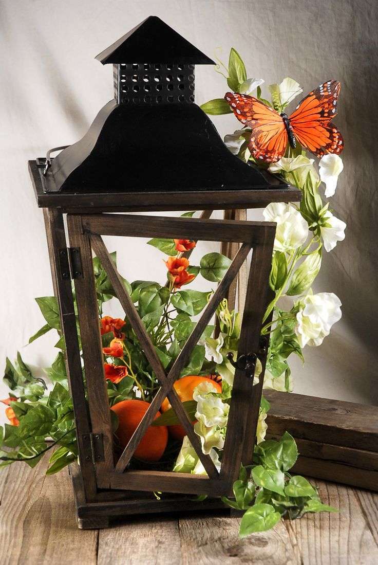 Centrotavola vintage con farfalle e fiori