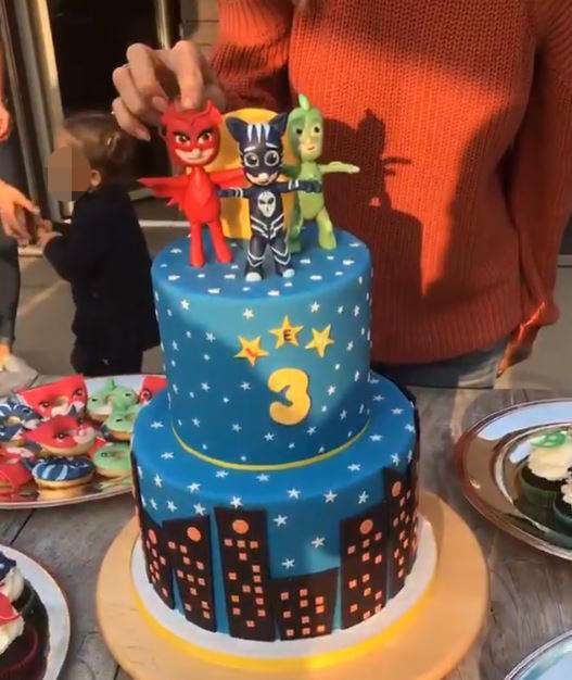 La torta di compleanno a tema