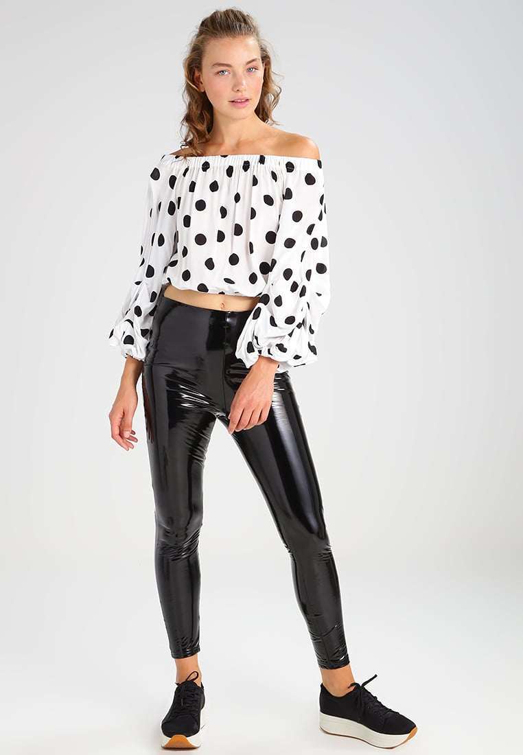 Legging in vinile River Island abbinati a un crop top