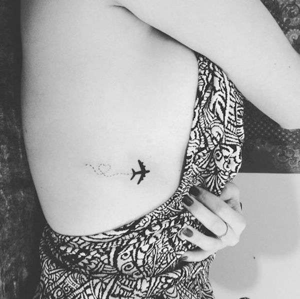 Tatuaggio piccolo con aereo