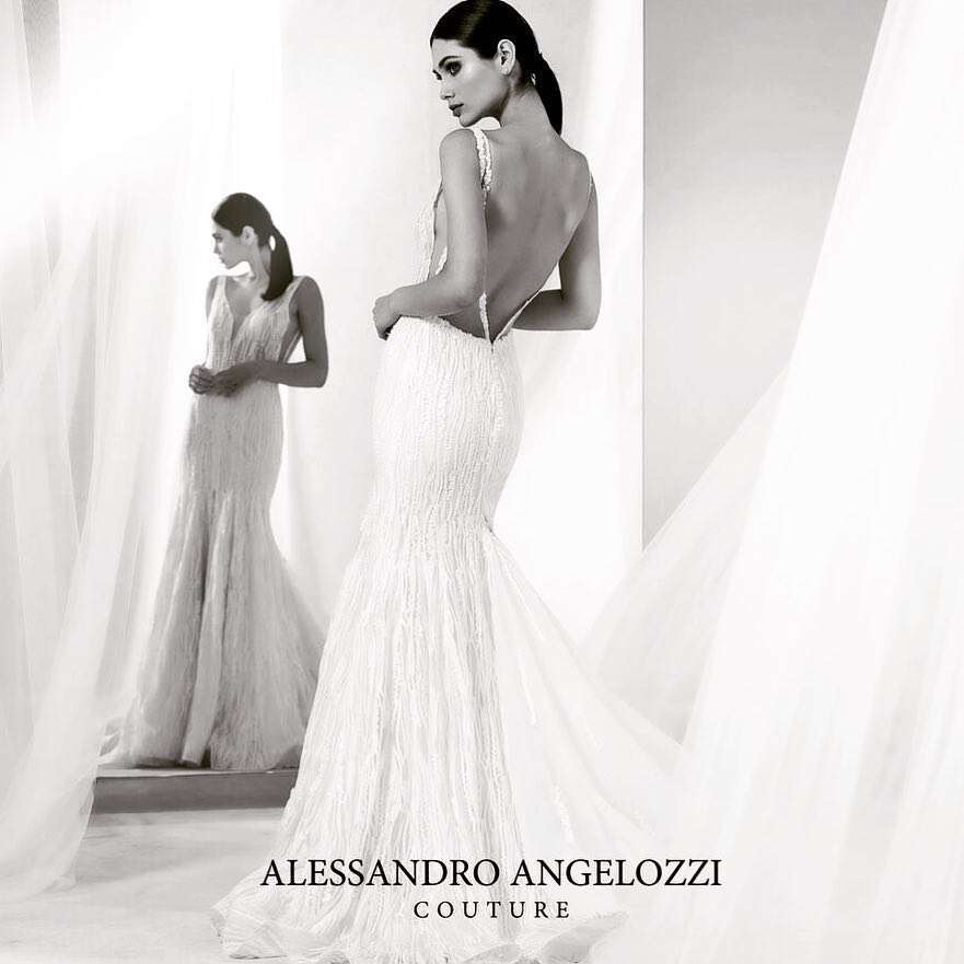 Abito da sposa a schiena nuda Alessandro Angelozzi Couture