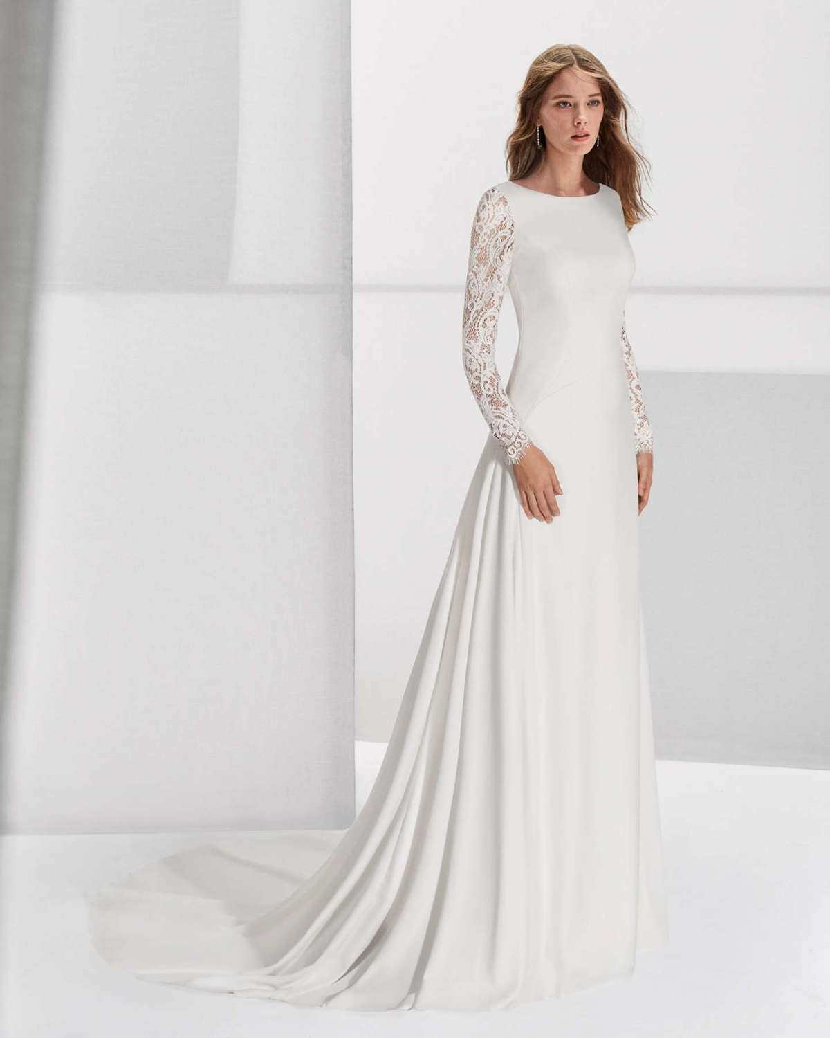 Abito da sposa in crepe e pizzo Alma Novia