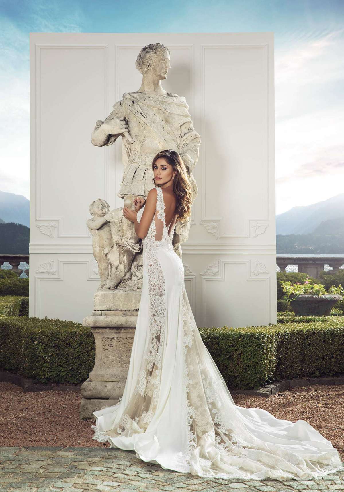 Abito da sposa in pizzo Alessandro Angelozzi Couture