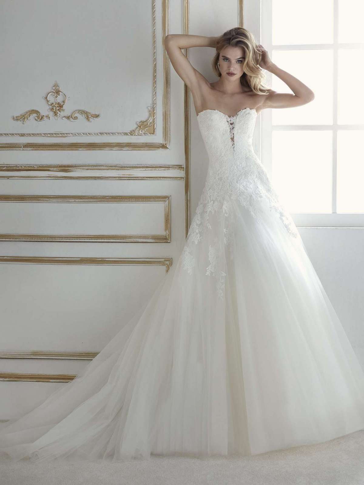 Abito in pizzo chantilly La Sposa