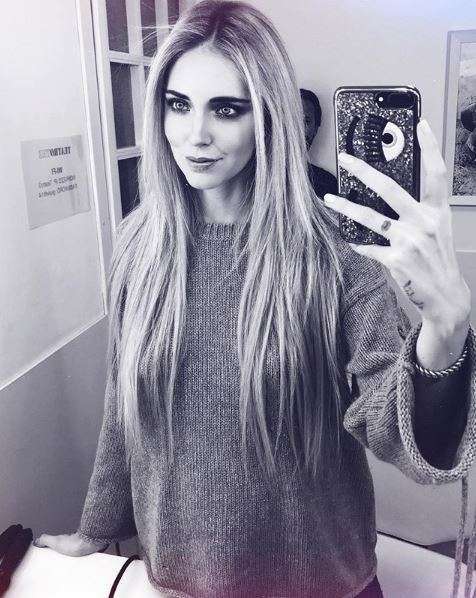 Chiara Ferragni selfie allo specchio