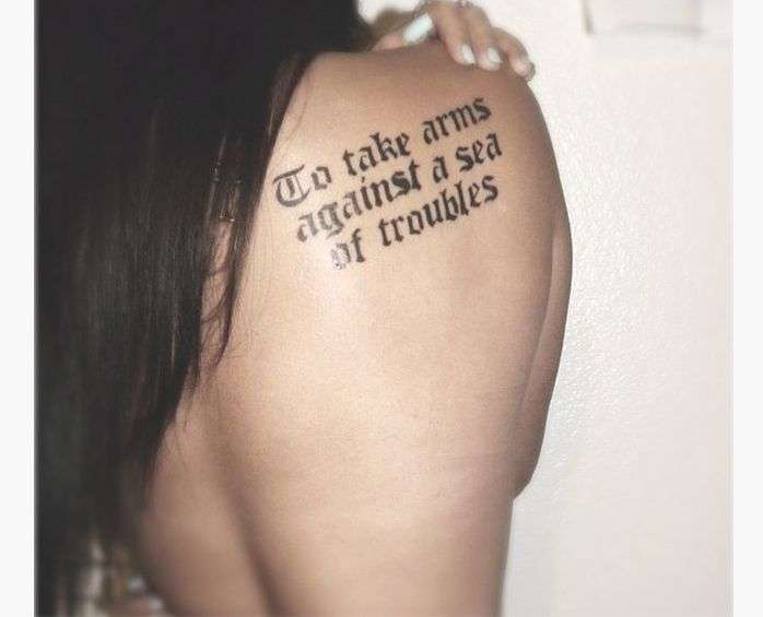 Frase in inglese sulla vita per tattoo sulla spalla