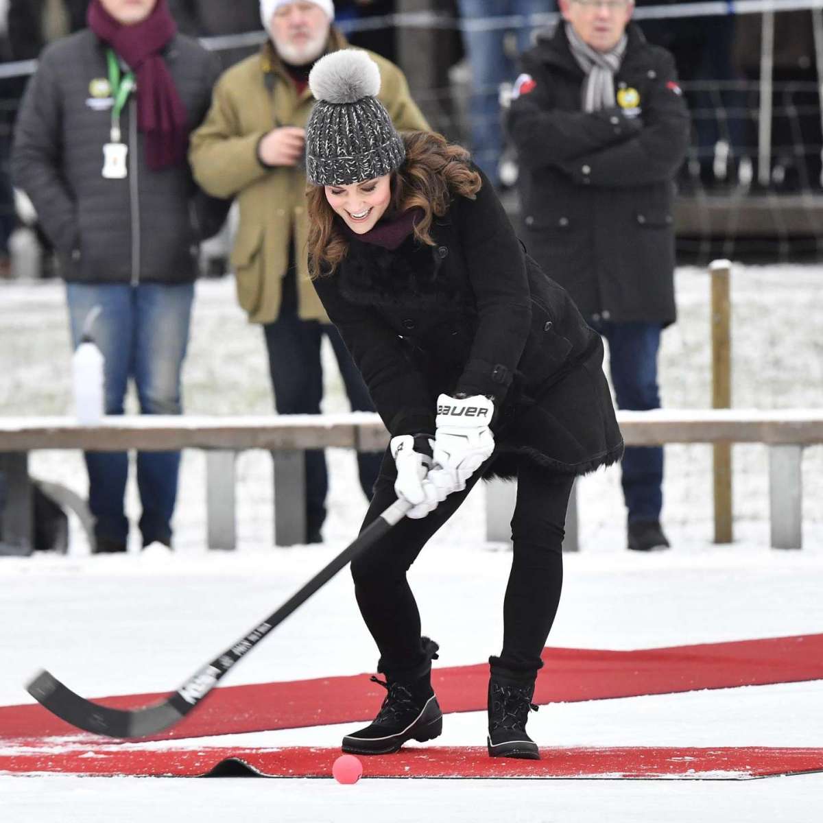 Kate Middleton gioca a hockey