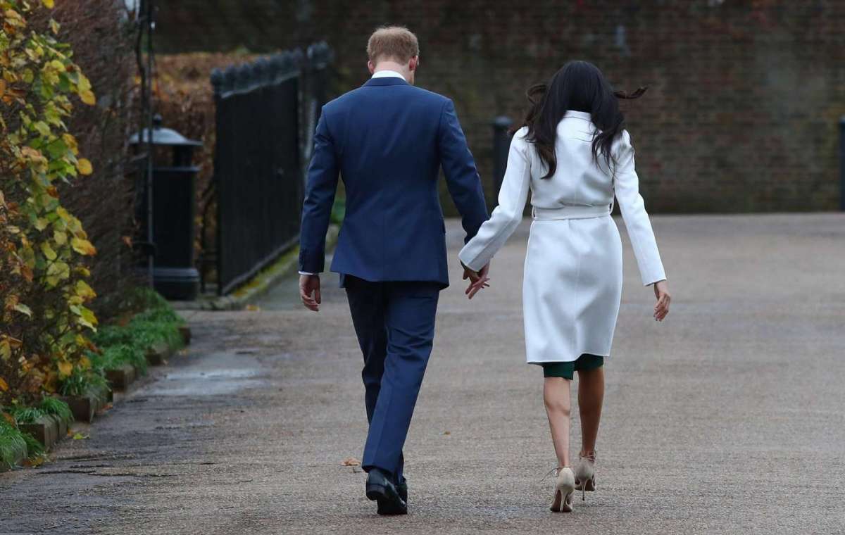 Meghan e Harry di spalle