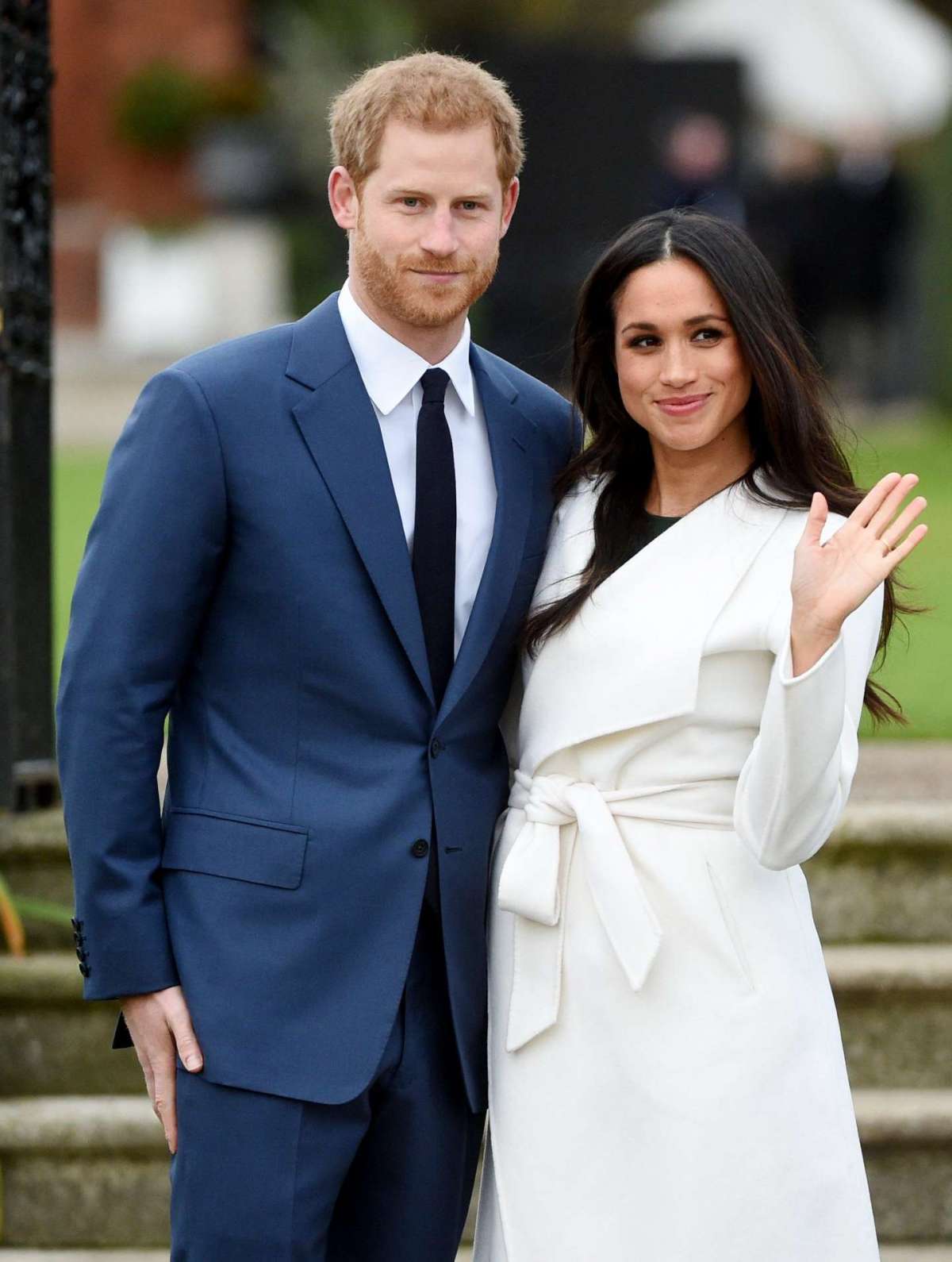 Meghan saluta i giornalisti