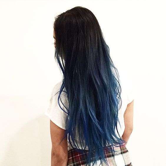 Shatush blu scuro su capelli neri