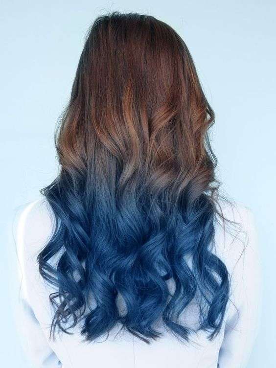 Shatush blu su capelli castano ramati