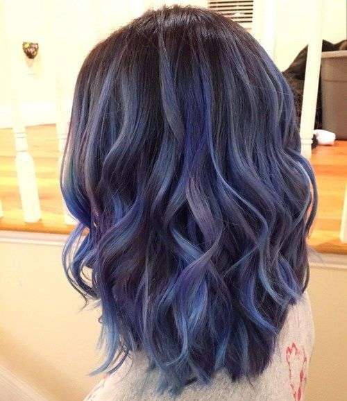 Shatush grigio blu per capelli mossi