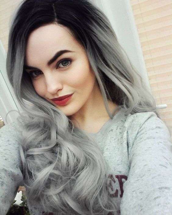 Shatush grigio chiaro su capelli molto scuri