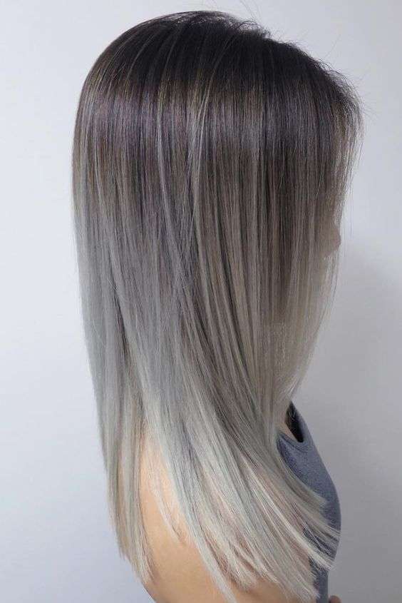 Shatush grigio per capelli lunghi e lisci