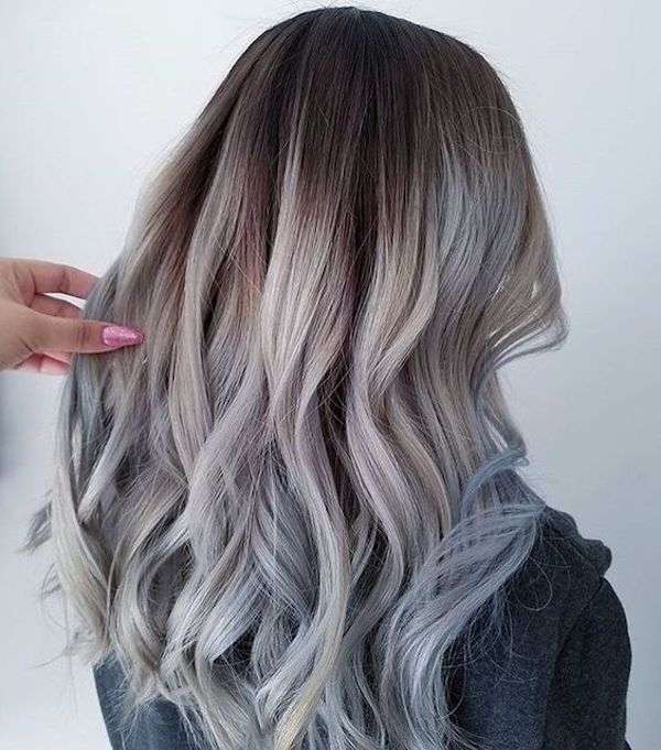 Shatush grigio su capelli biondi