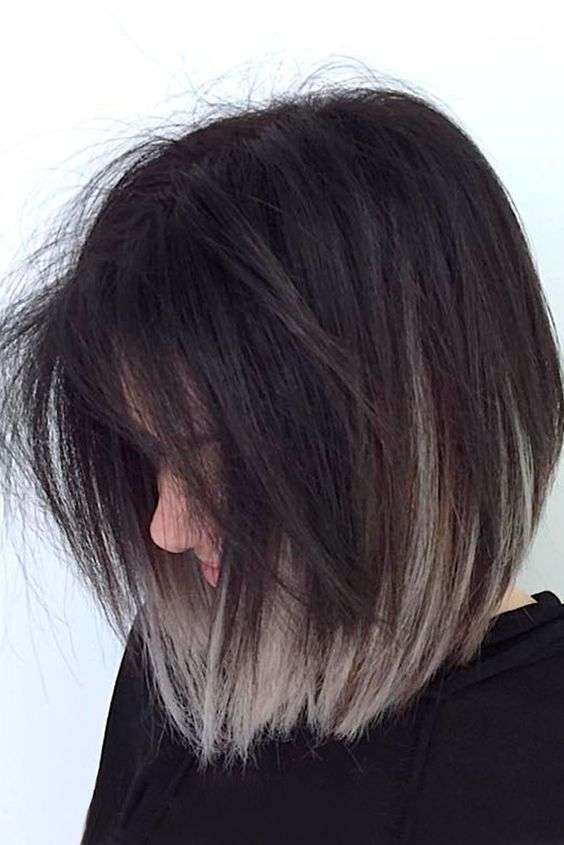 Shatush grigio su capelli corti