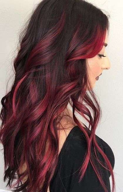 Shatush rosso magenta su capelli neri
