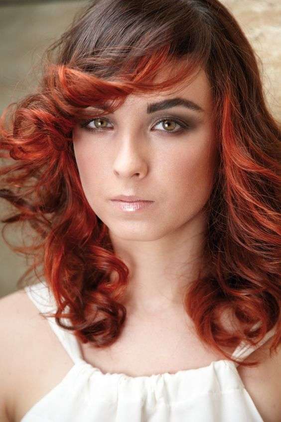 Shatush rosso su capelli castani mossi