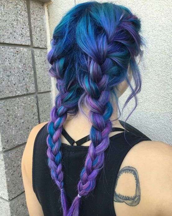 Shatush viola blu per capelli con trecce