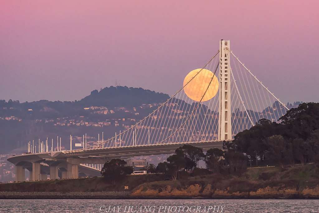 Super luna Bay Bridge