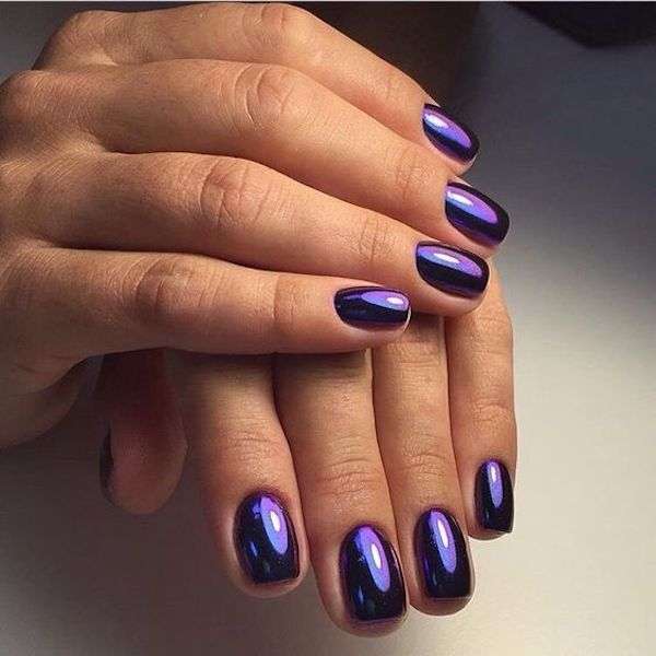 Unghie gel corte viola olografico