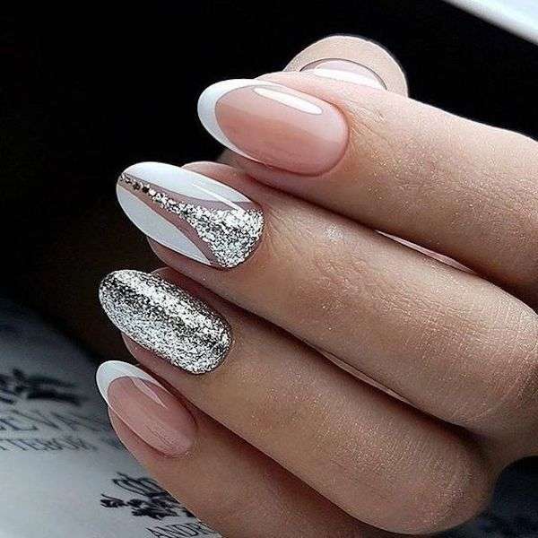 Unghie gel french con smalto glitter