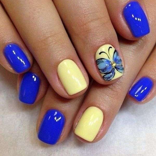 Unghie gel quadrate corte in blu e giallo