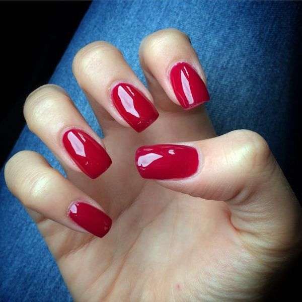 Unghie gel quadrate lunghe in rosso