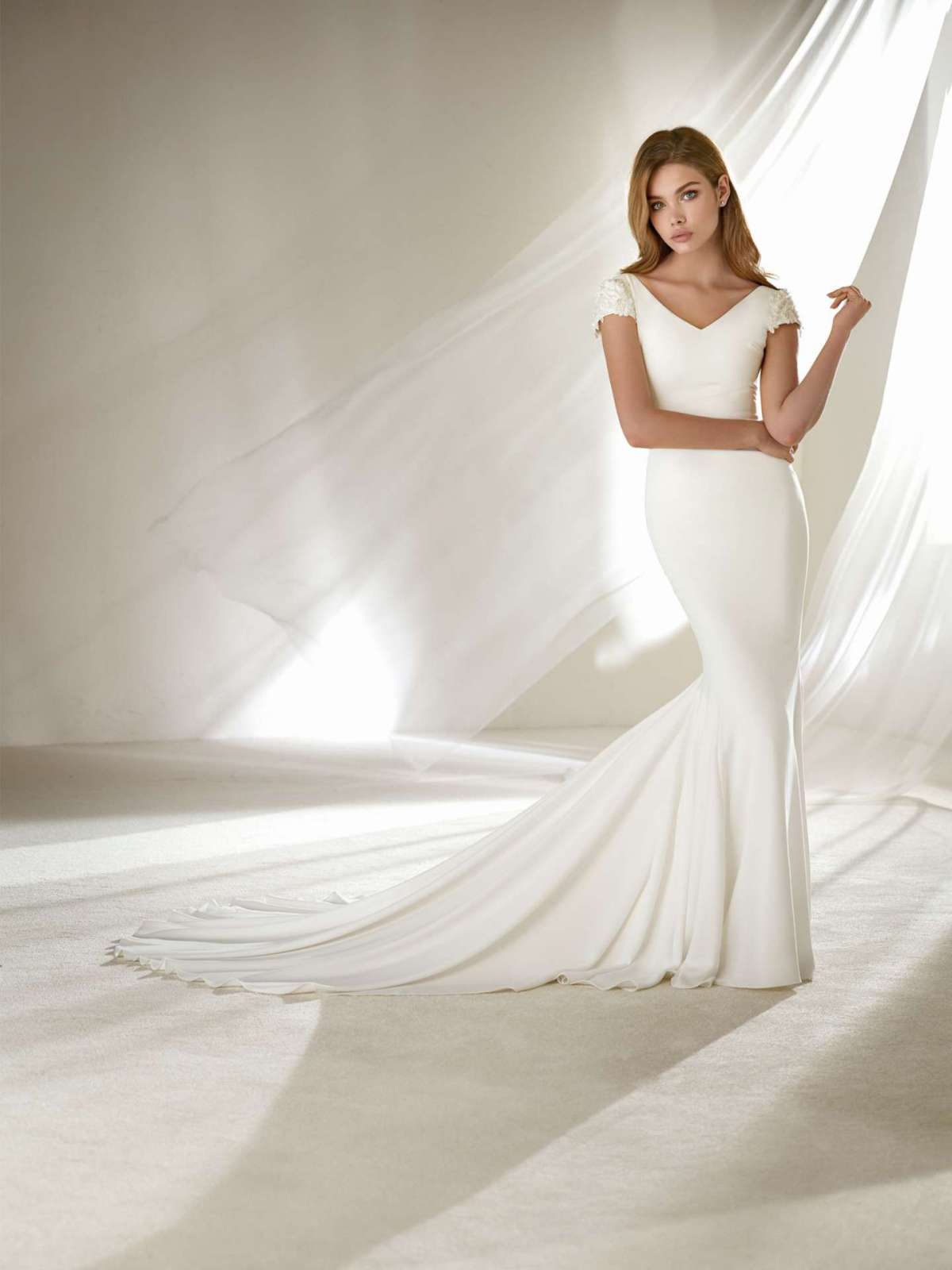 Abito a sirena in crepe Pronovias Petite